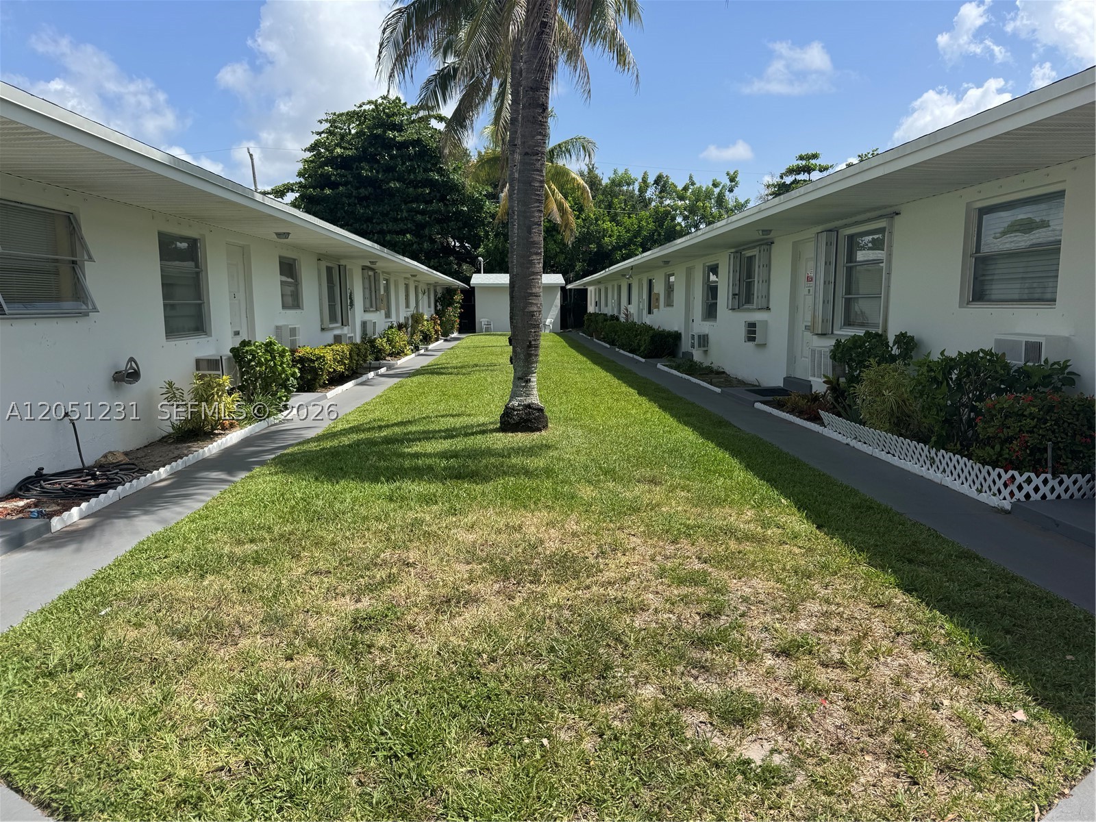 Cute 1 bedroom 1 Bath Apt.  Unit features outdoor Terrace to sit and enjoy a coffee.  Roomy unit with a nice Bedroom and Bathroom. Great for a young couple or Retiree.  Laundry facilities on property.