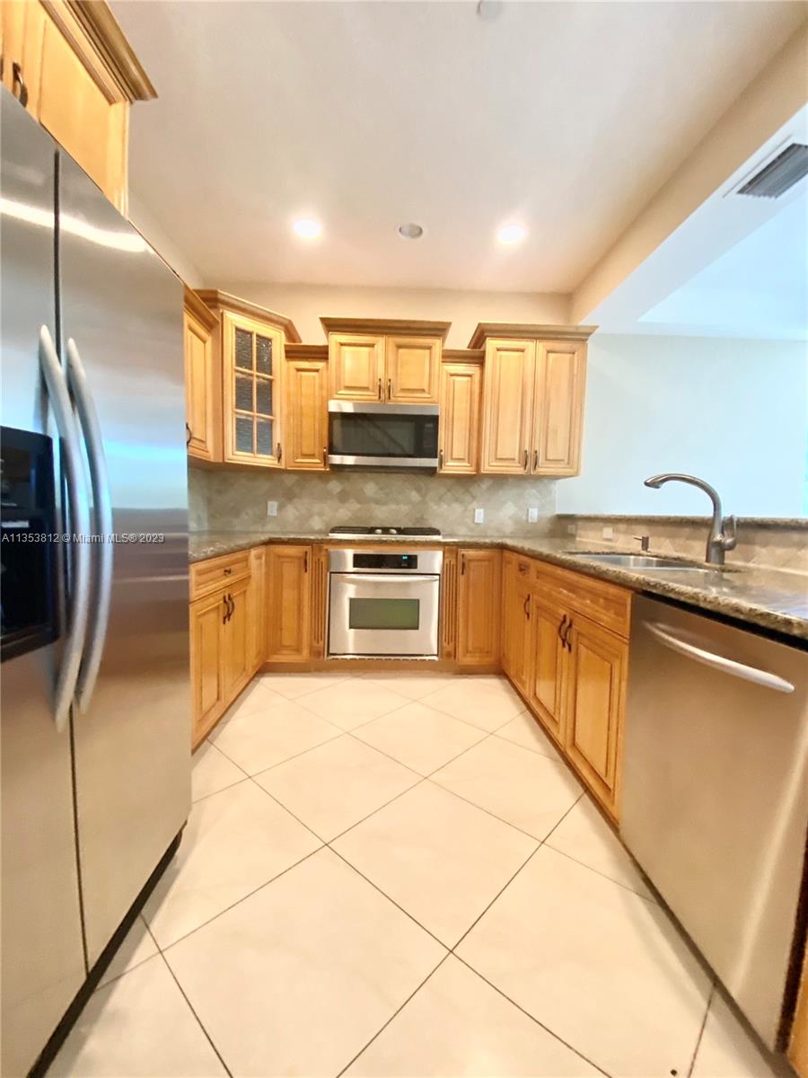 WAVERLY PLACE - Residential Lease