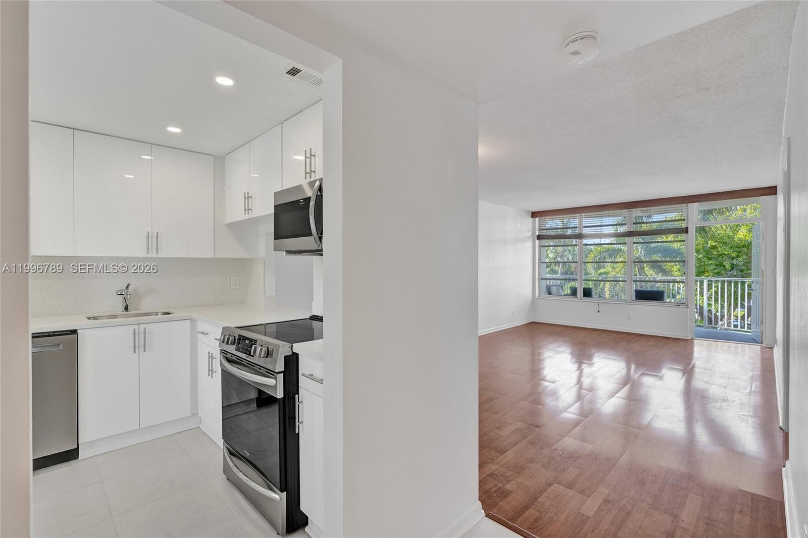 GOLDEN VIEW CONDO - Residential