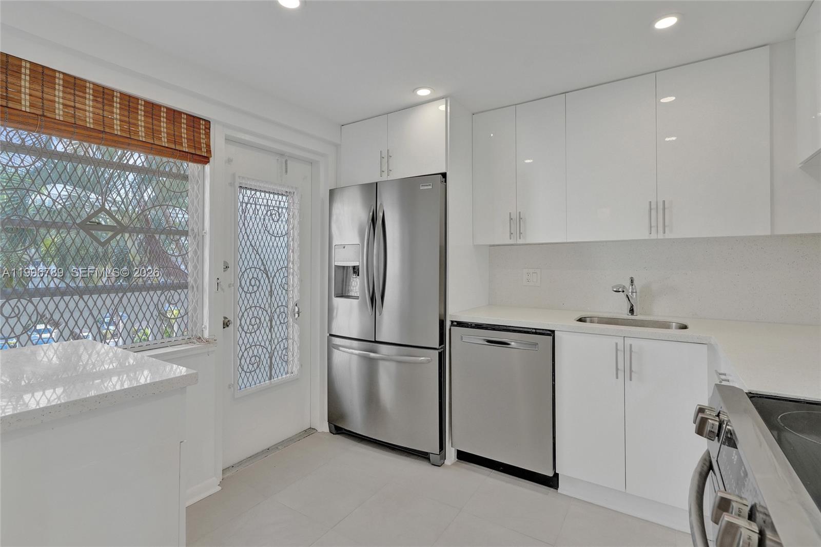 GOLDEN VIEW CONDO - Residential