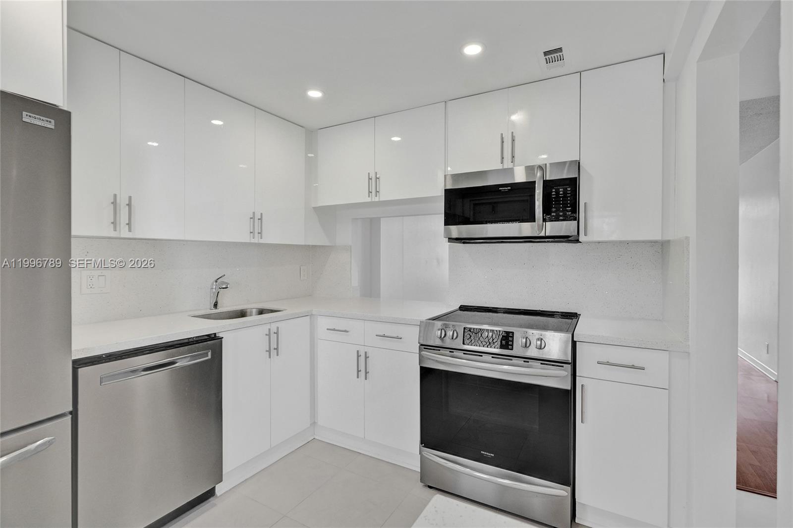 GOLDEN VIEW CONDO - Residential