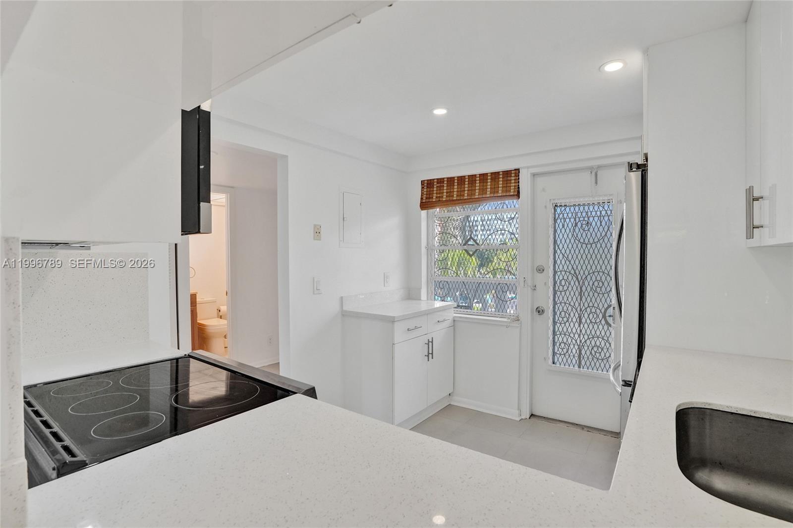 GOLDEN VIEW CONDO - Residential