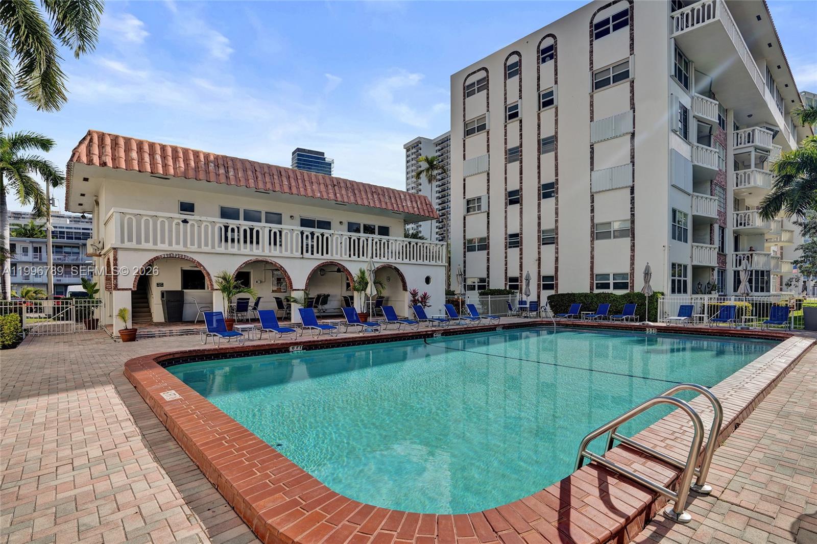 GOLDEN VIEW CONDO - Residential