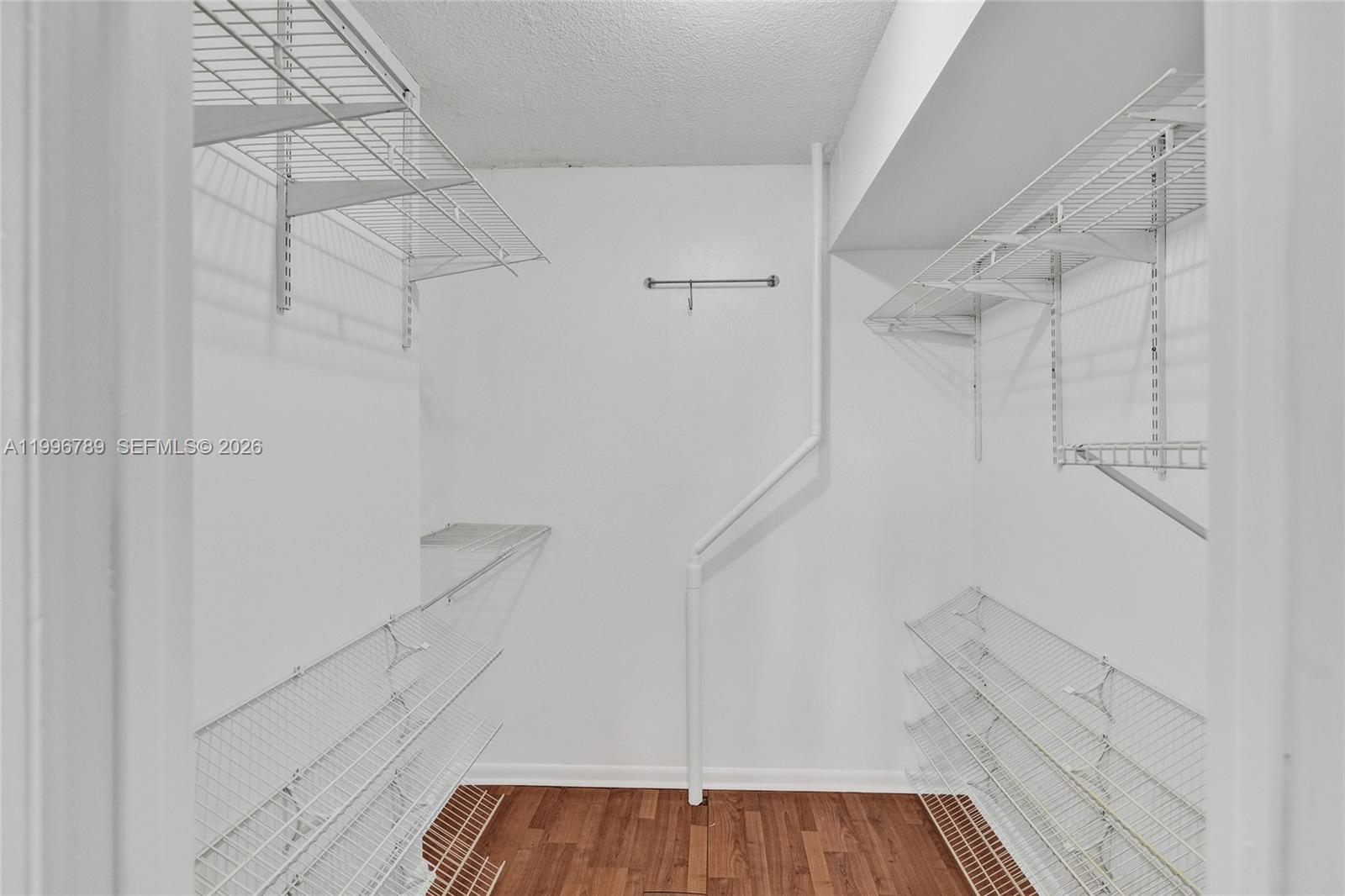 GOLDEN VIEW CONDO - Residential
