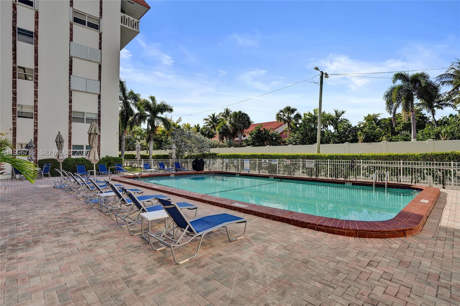 GOLDEN VIEW CONDO - Residential