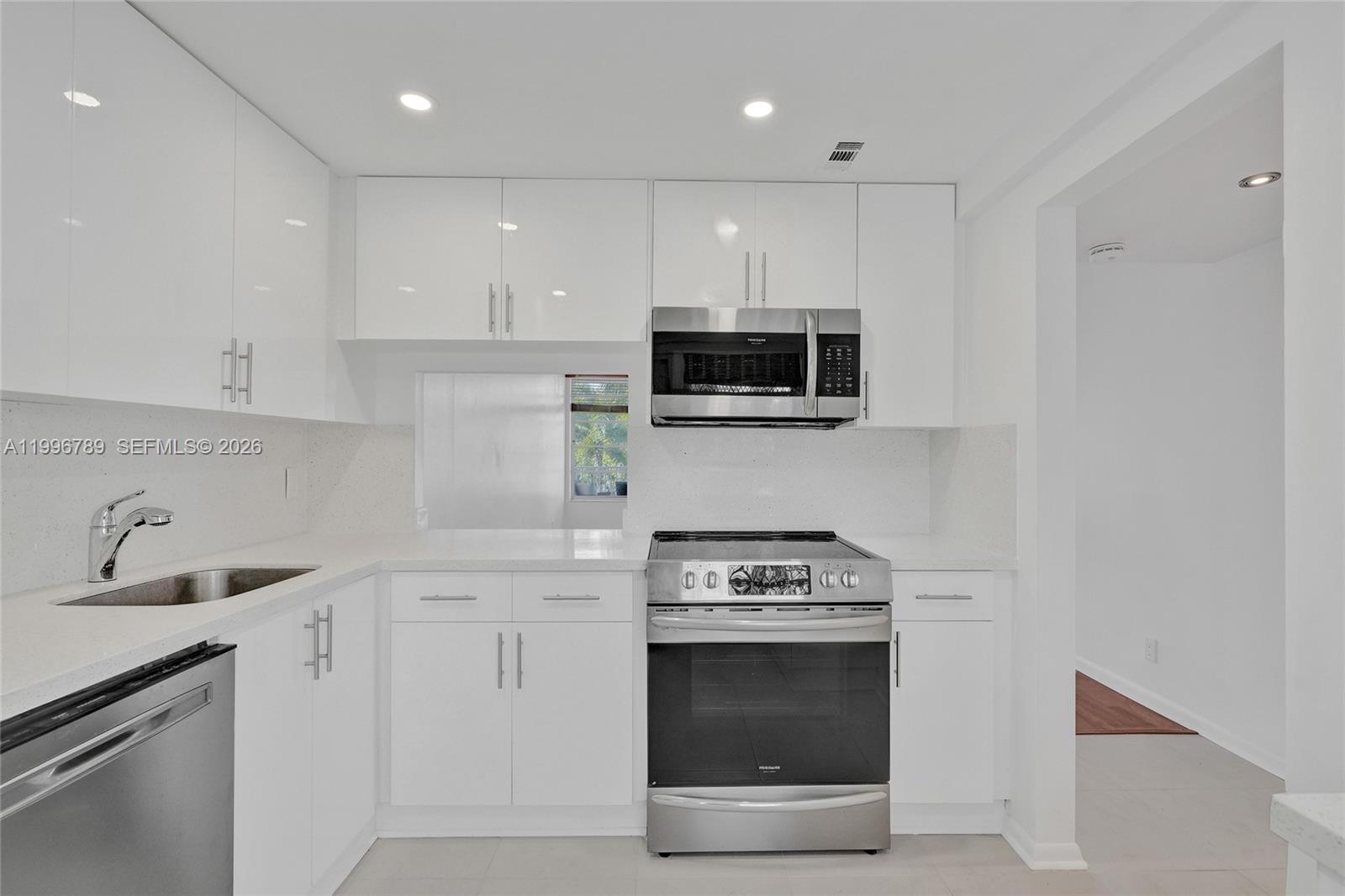 GOLDEN VIEW CONDO - Residential