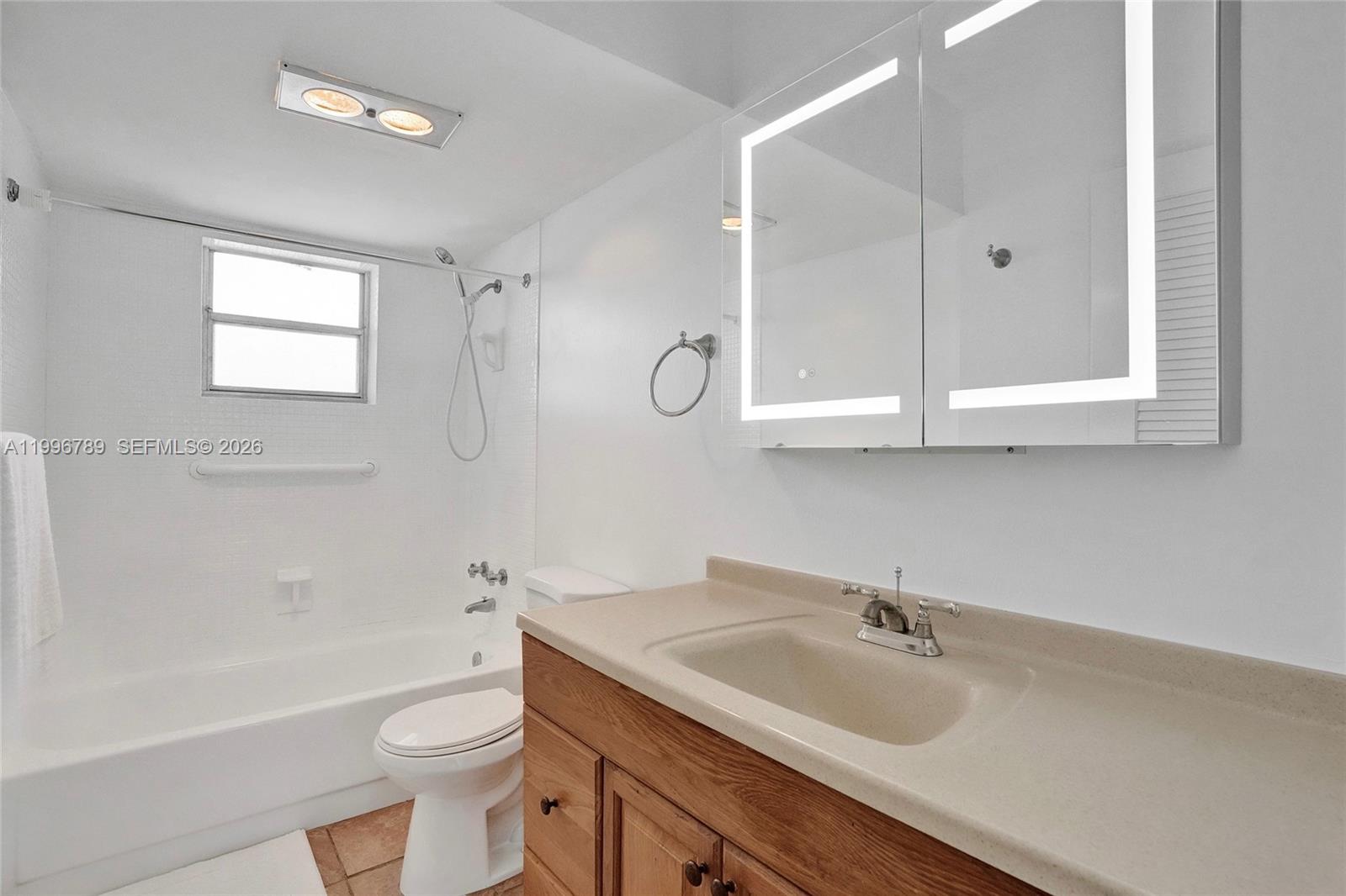 GOLDEN VIEW CONDO - Residential