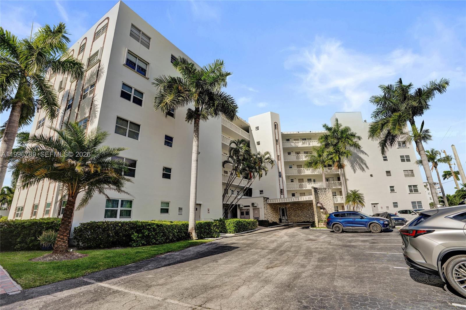 GOLDEN VIEW CONDO - Residential