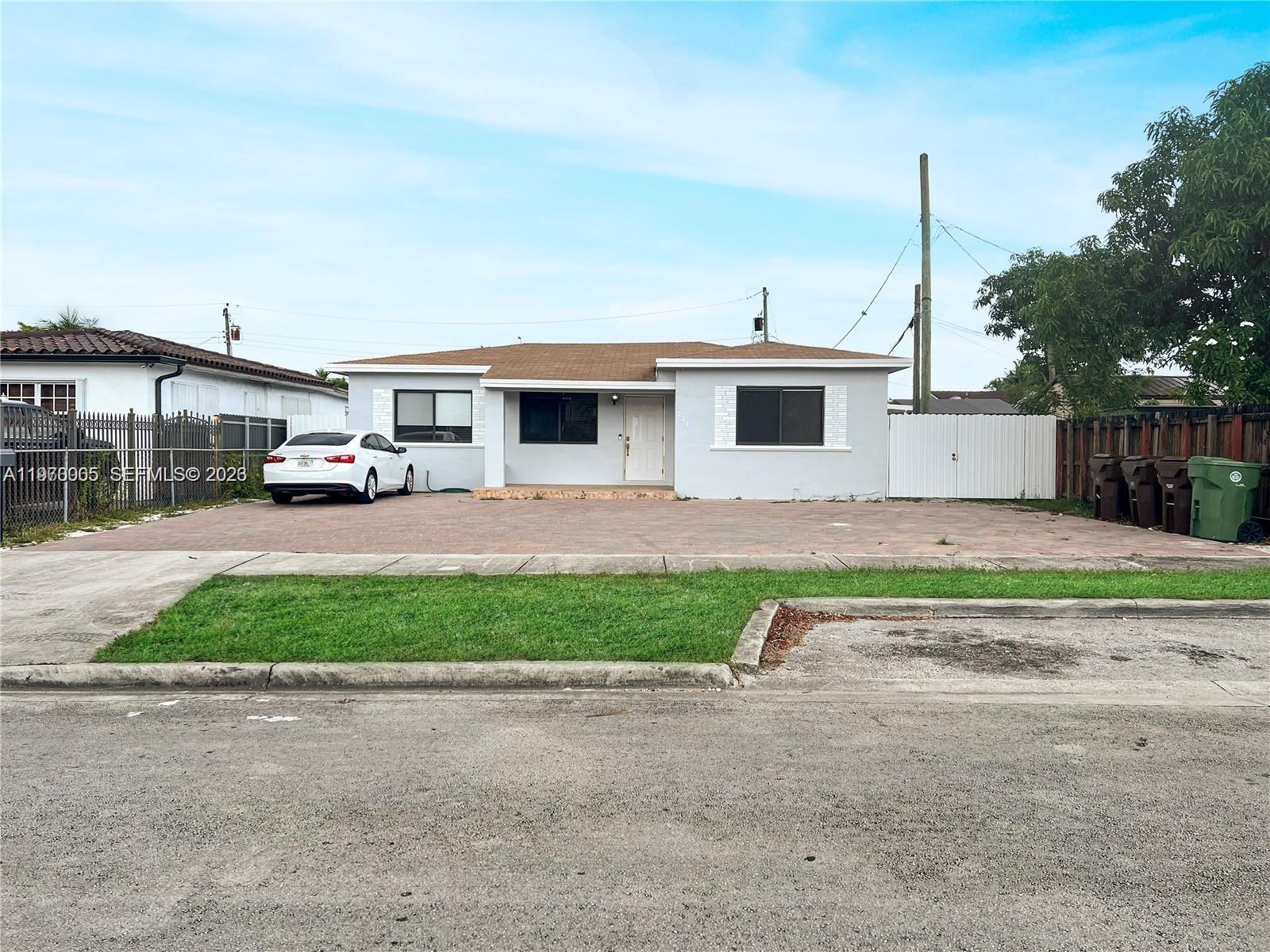 4 plex Home has been updated. great positive cash flow. Features Pavers in driveway. Updated kitchen and bathrooms. Very spacious home Currently Tenant Occupied DO NOT Disturb Tenants. Home is very beautiful and well taken care of Roof 2015!! Property in great condition!!