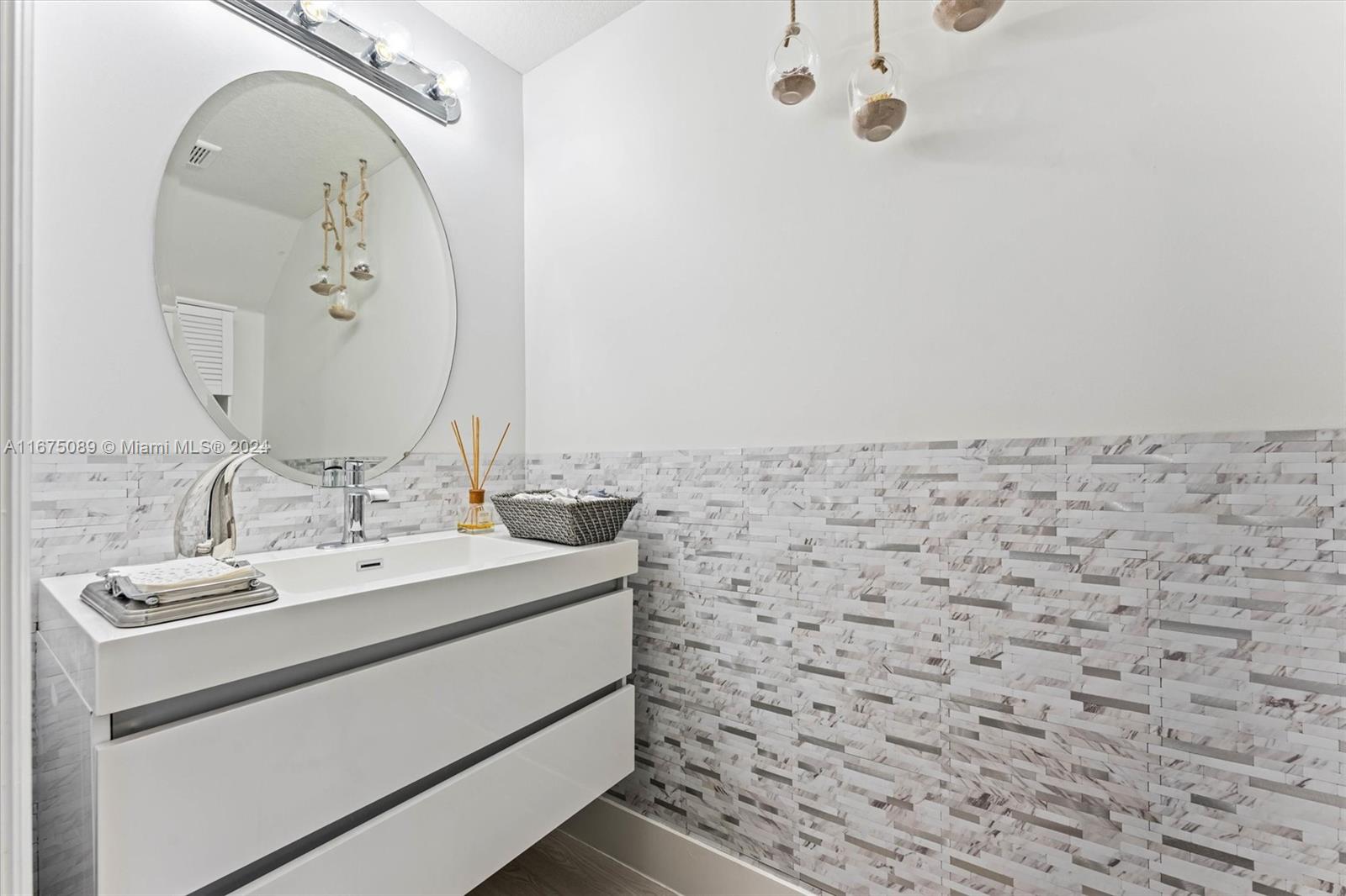 AQUABELLA SECTION TWO - Residential Lease