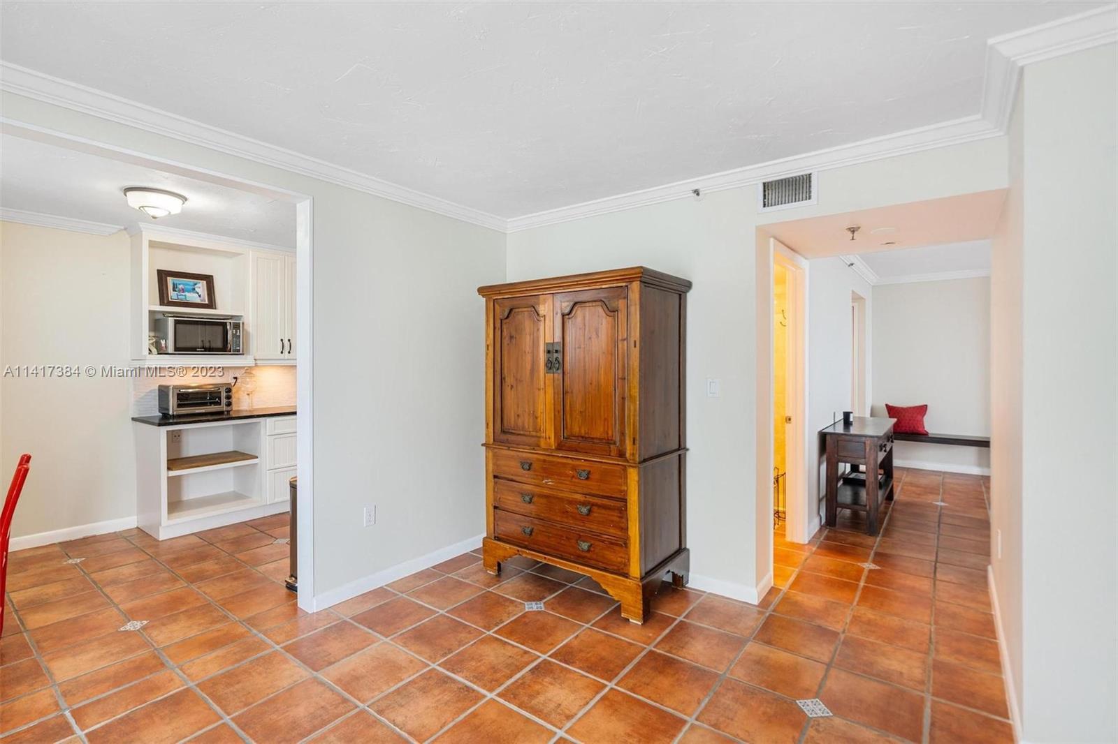 THE ROYAL CLUB CONDO - Residential
