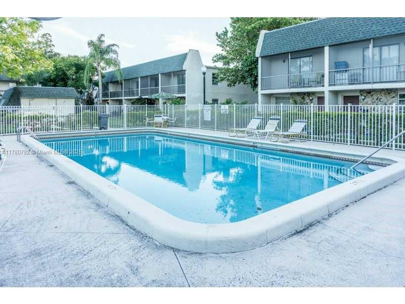 VILLAGE TOWNHOUSES NO TWO - Residential