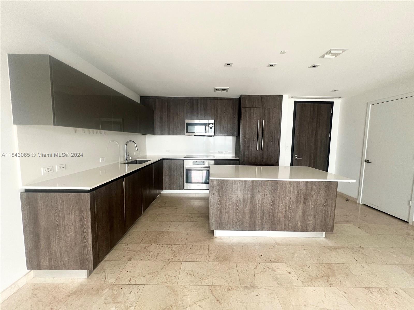 Reach-Brickell City Cente - Residential Lease