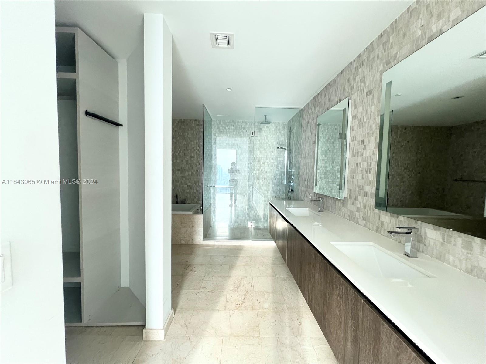 Reach-Brickell City Cente - Residential Lease