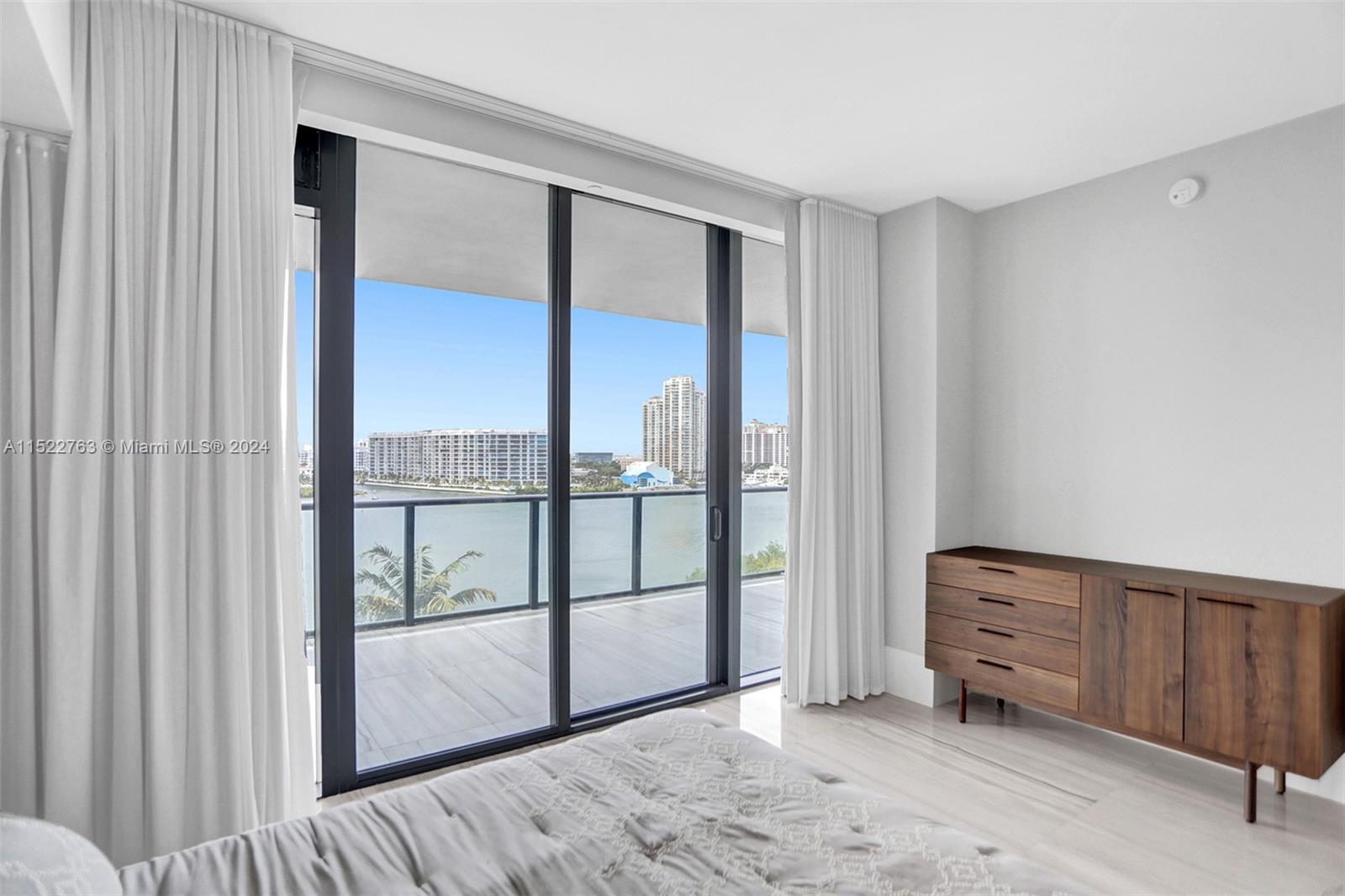PRIVE CONDO - Residential Lease