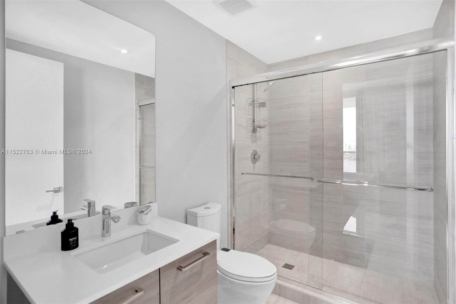 PRIVE CONDO - Residential Lease