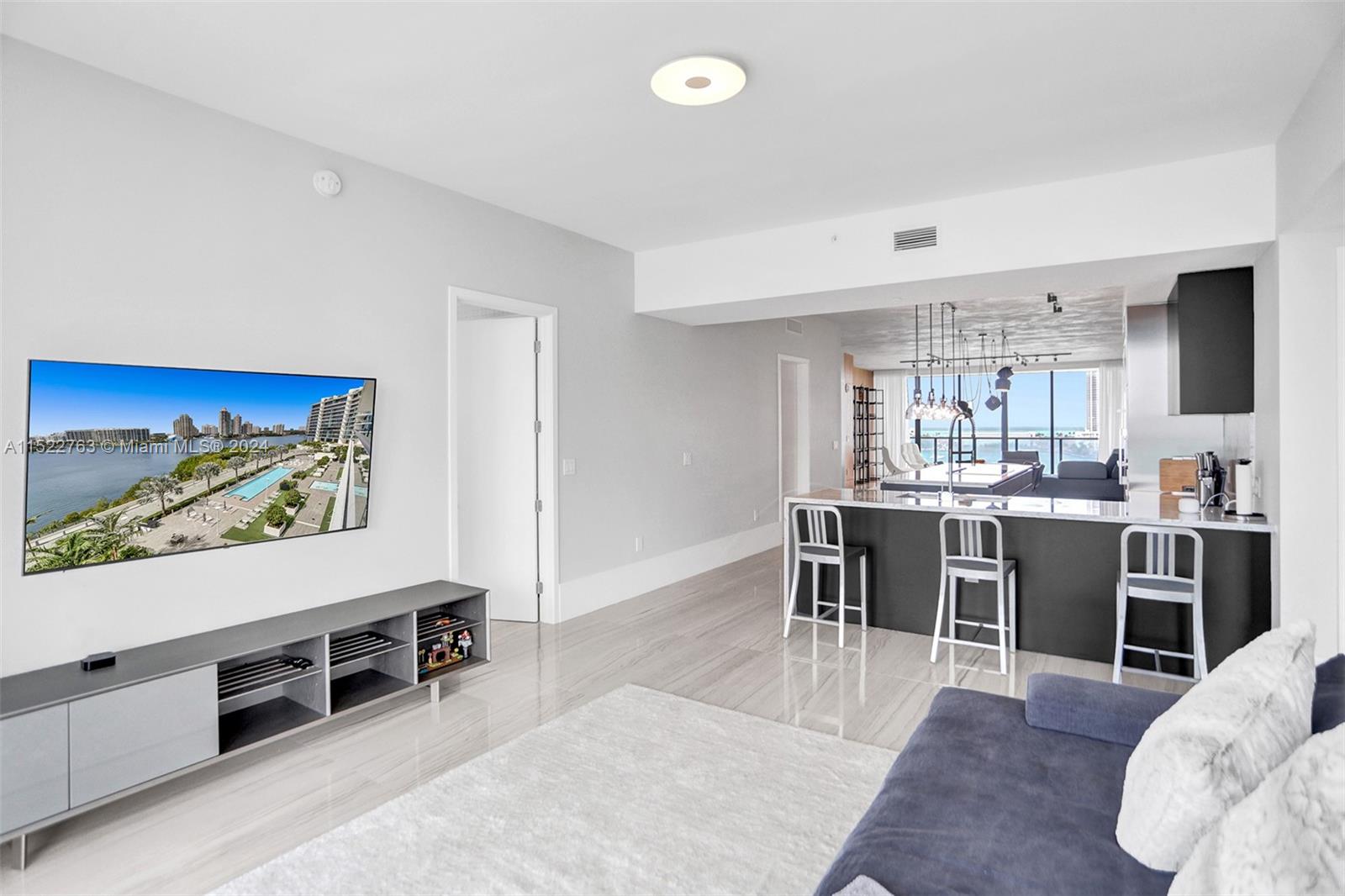 PRIVE CONDO - Residential Lease