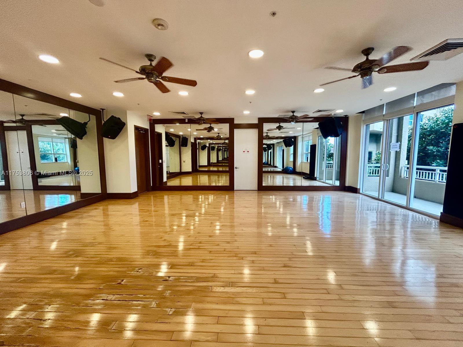 TURNBERRY ON THE GREEN - Residential