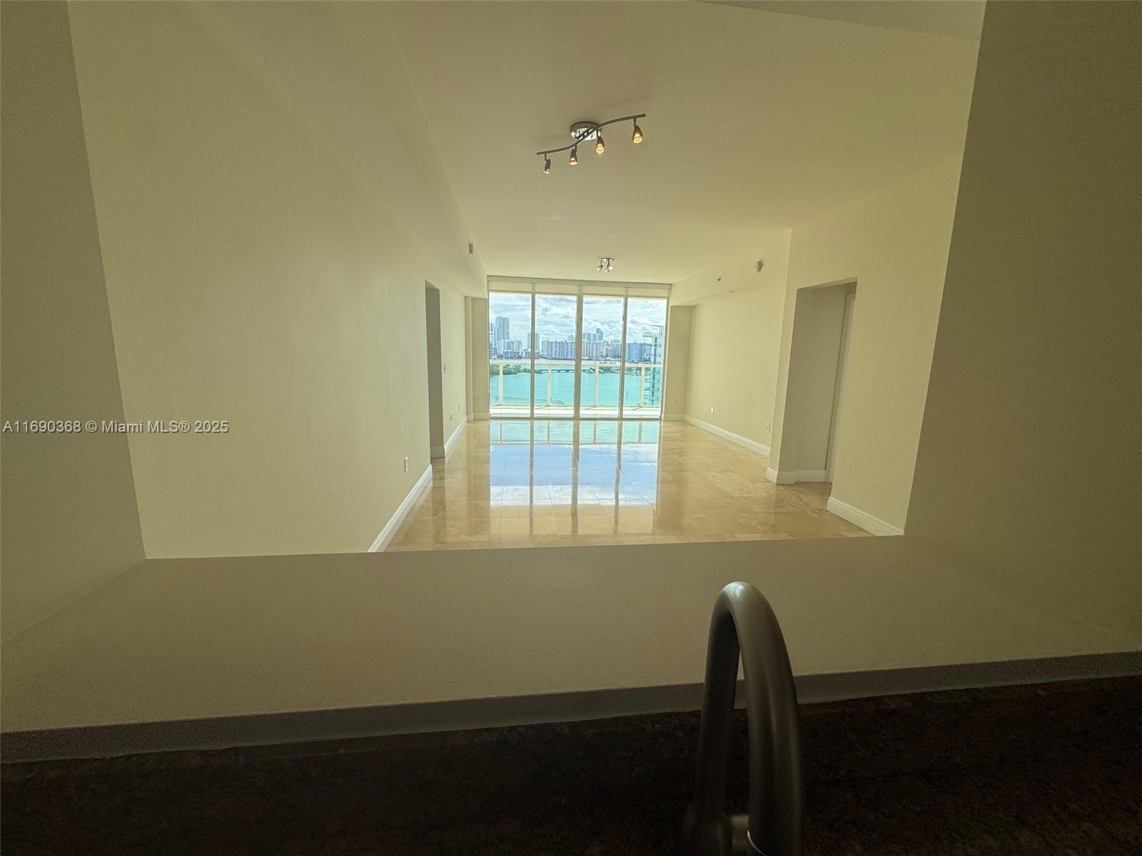 AVENTURA MARINA II - Residential