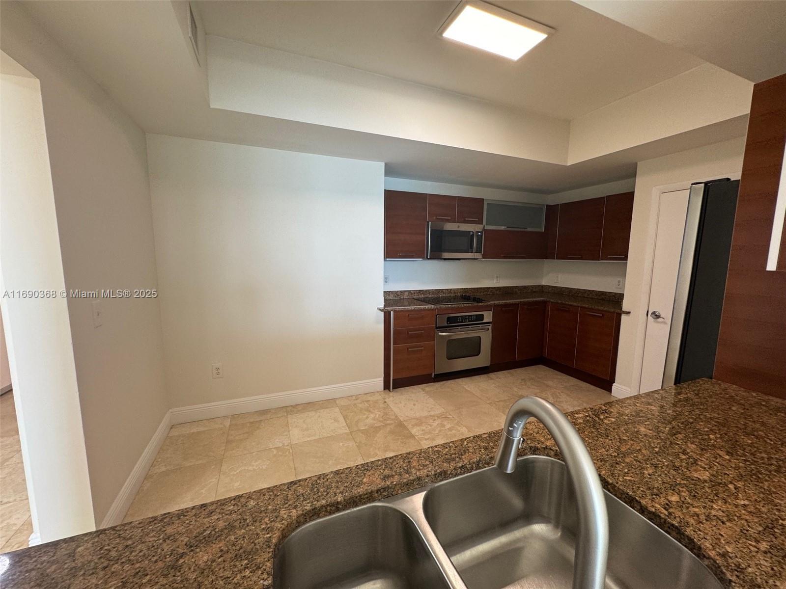 AVENTURA MARINA II - Residential