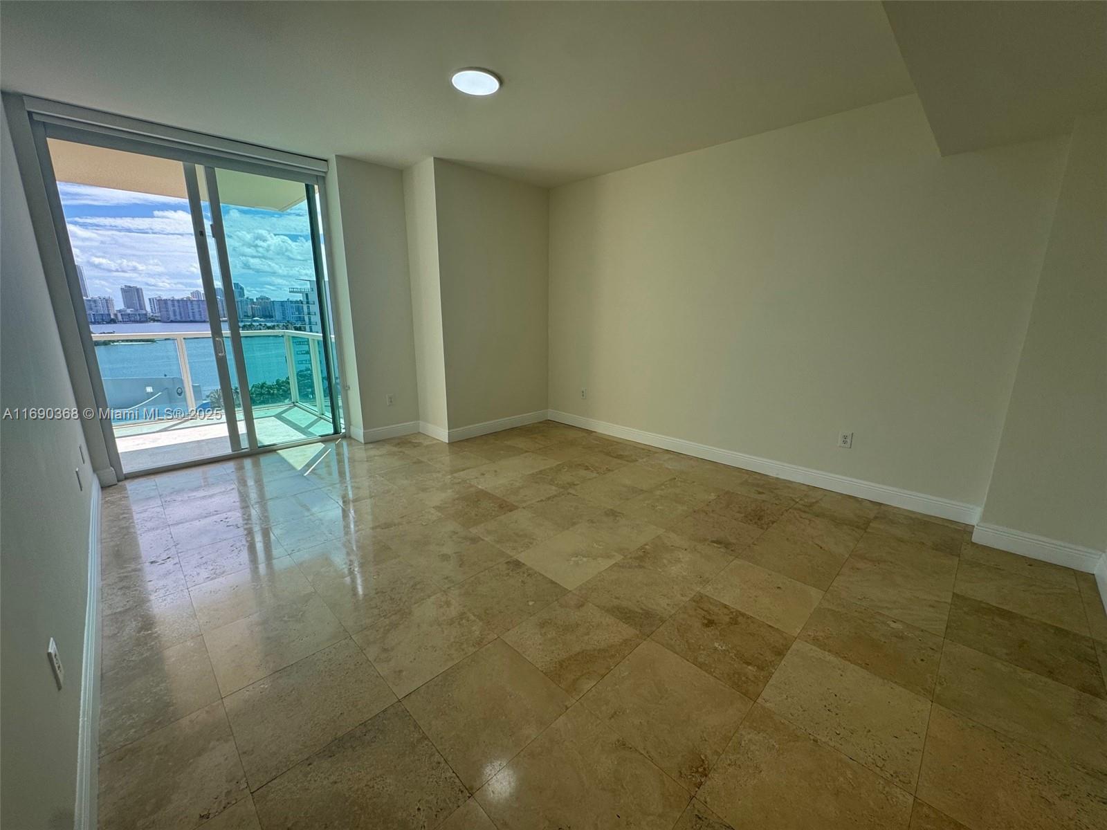 AVENTURA MARINA II - Residential