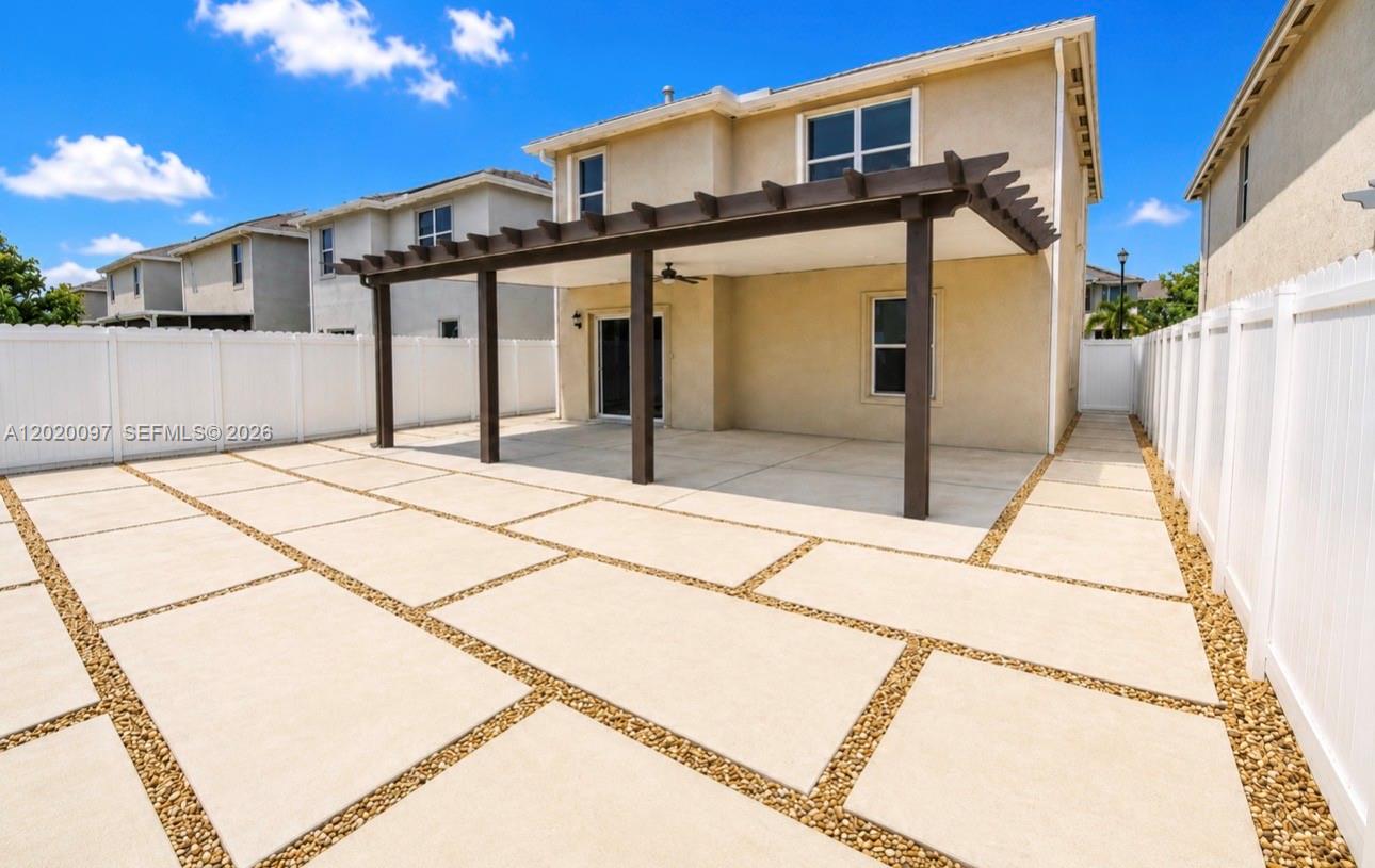 ROYAL HOMES WEST - Residential