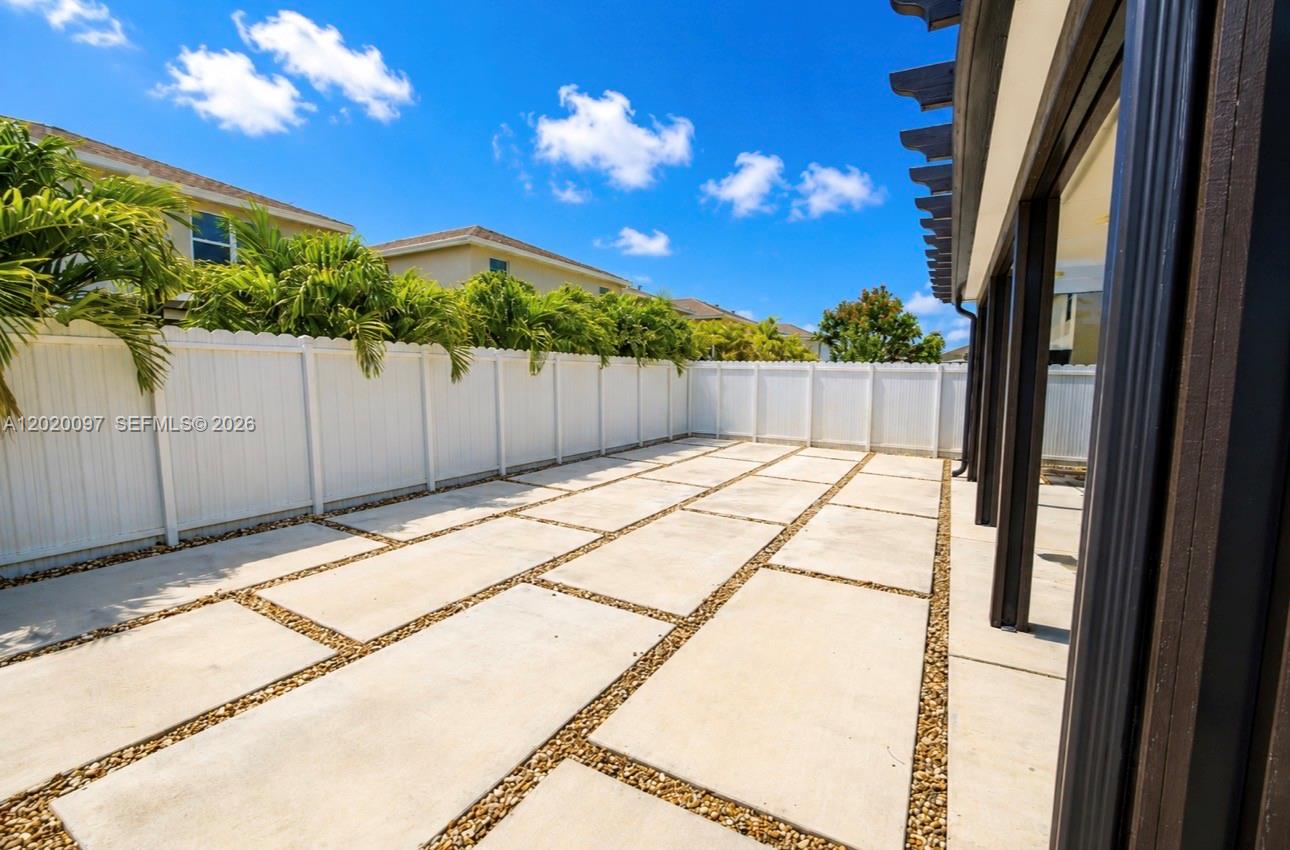 ROYAL HOMES WEST - Residential