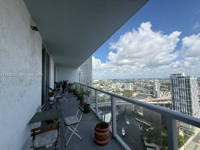 LATITUDE ON THE RIVER CON - Residential