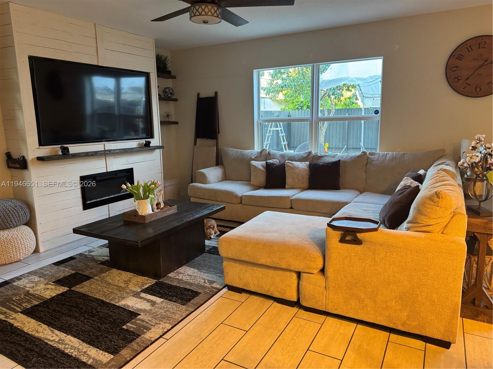 ROYAL HOMES WEST - Residential