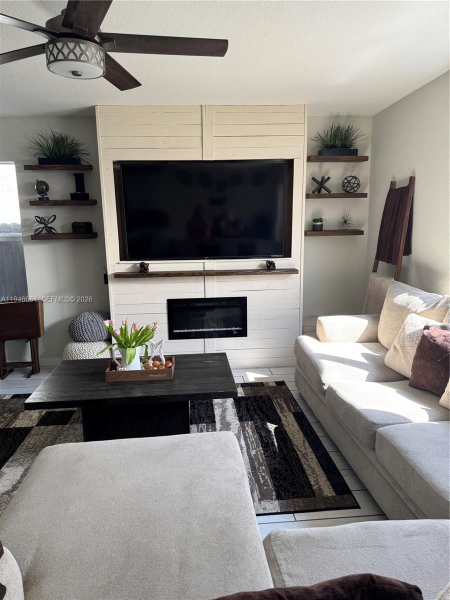 ROYAL HOMES WEST - Residential
