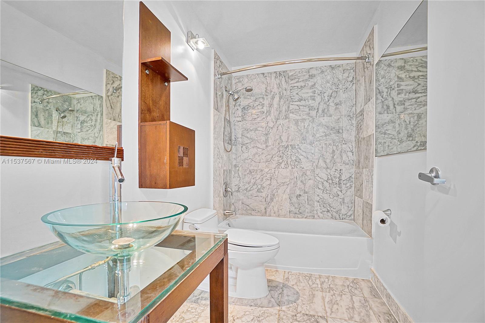 BAY VIEW LOFTS CONDO - Residential Lease