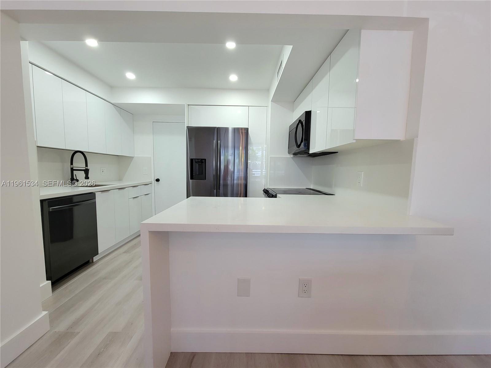 ALEXANDER TOWERS CONDO - Residential