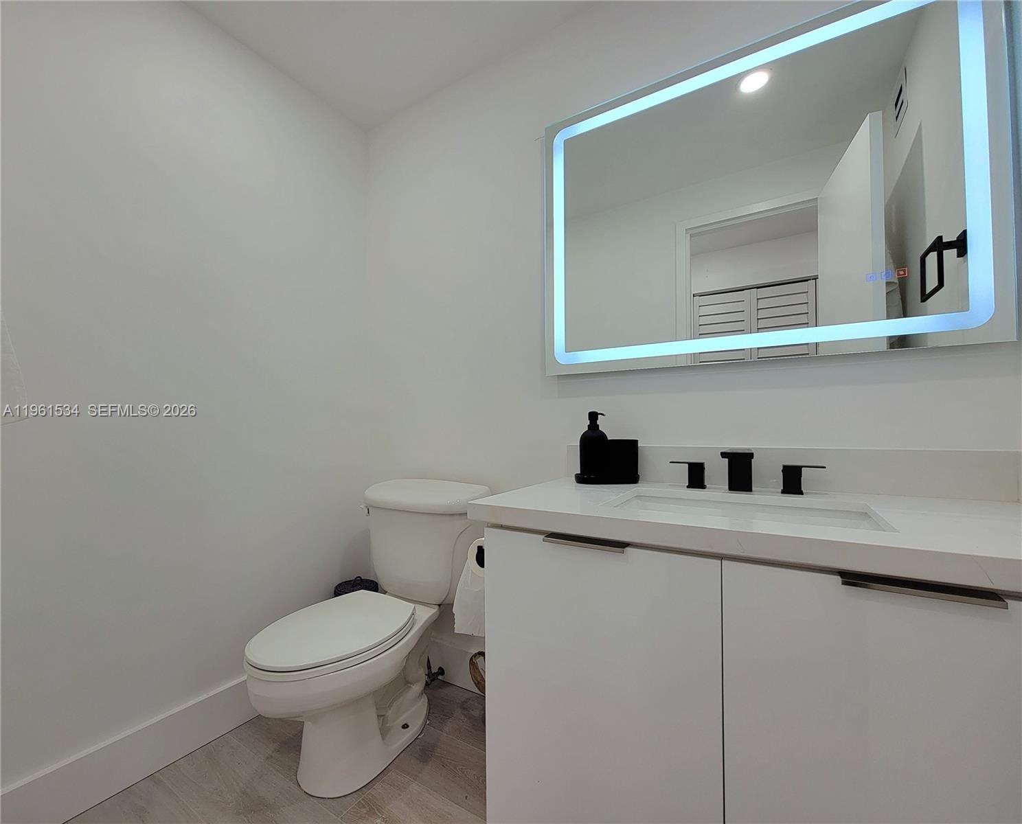 ALEXANDER TOWERS CONDO - Residential