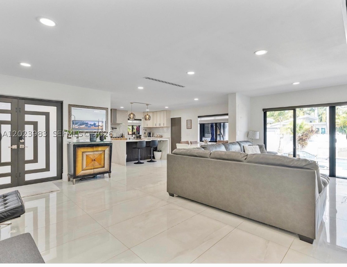 HOLLYWOOD LAKES SECTION - Residential