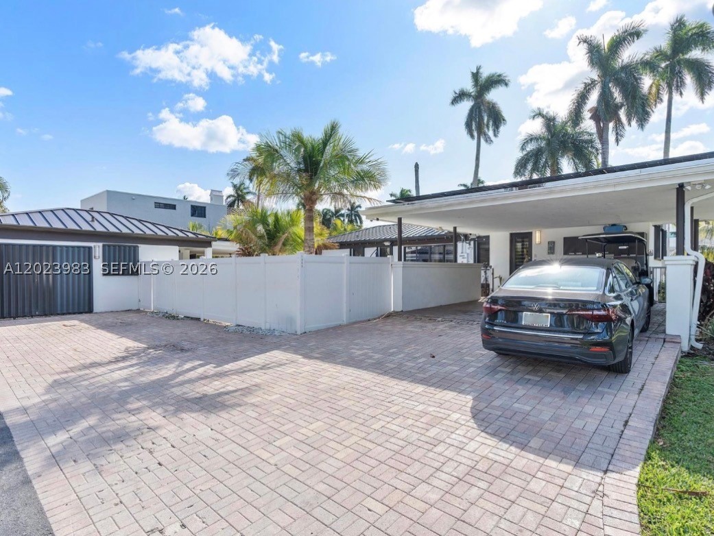 HOLLYWOOD LAKES SECTION - Residential