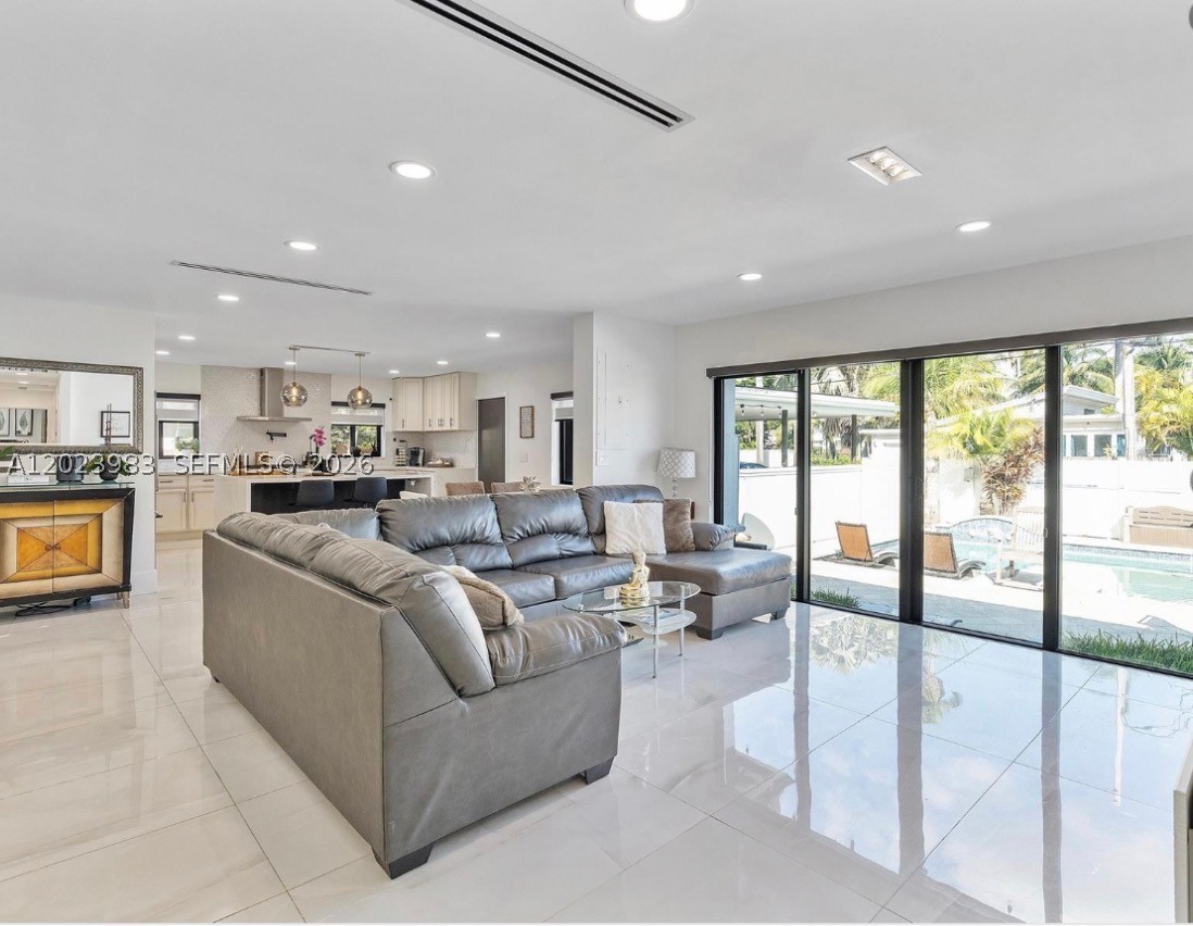 HOLLYWOOD LAKES SECTION - Residential