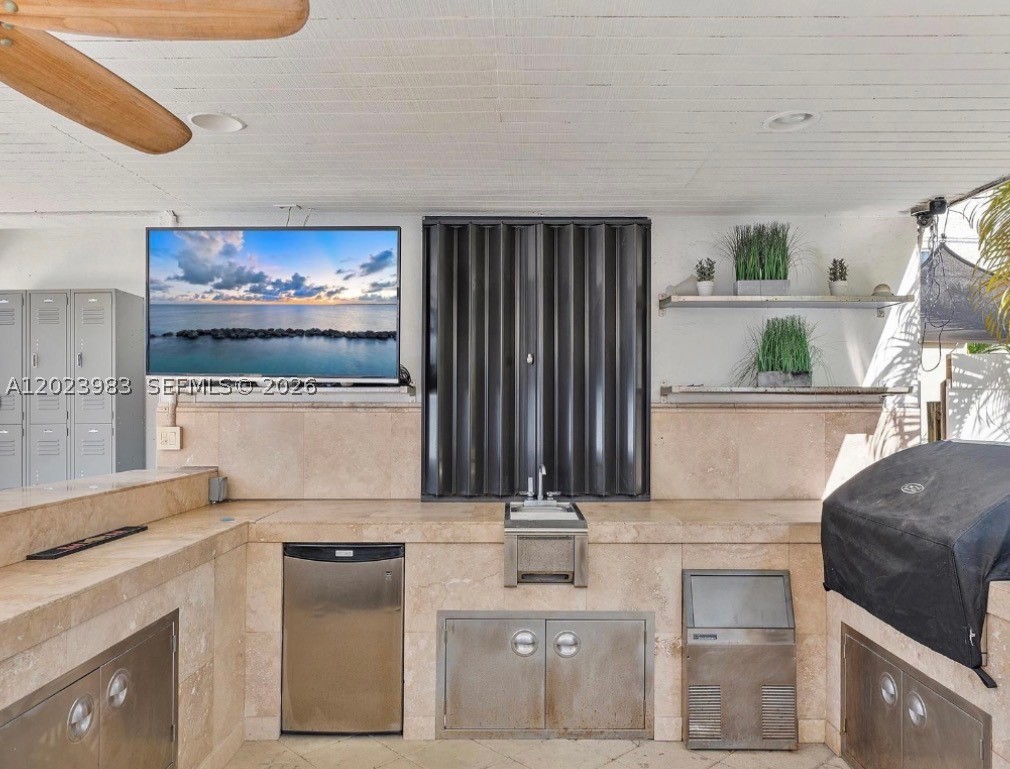 HOLLYWOOD LAKES SECTION - Residential