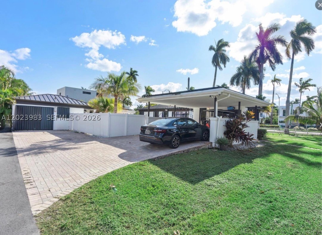 HOLLYWOOD LAKES SECTION - Residential