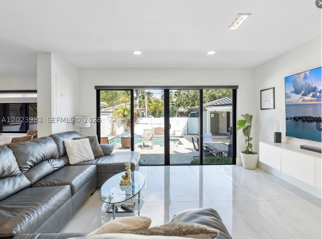 HOLLYWOOD LAKES SECTION - Residential
