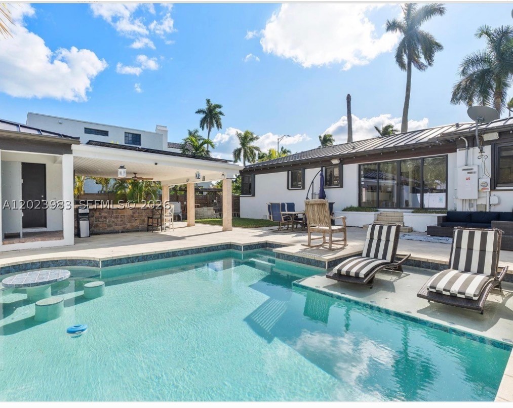 HOLLYWOOD LAKES SECTION - Residential