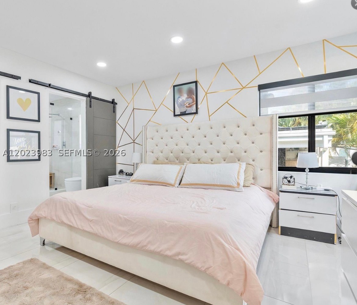 HOLLYWOOD LAKES SECTION - Residential