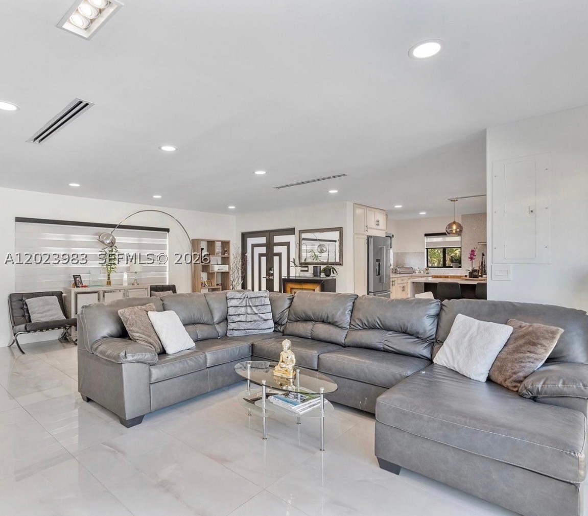 HOLLYWOOD LAKES SECTION - Residential