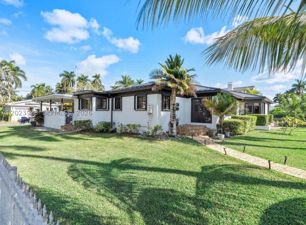 HOLLYWOOD LAKES SECTION - Residential