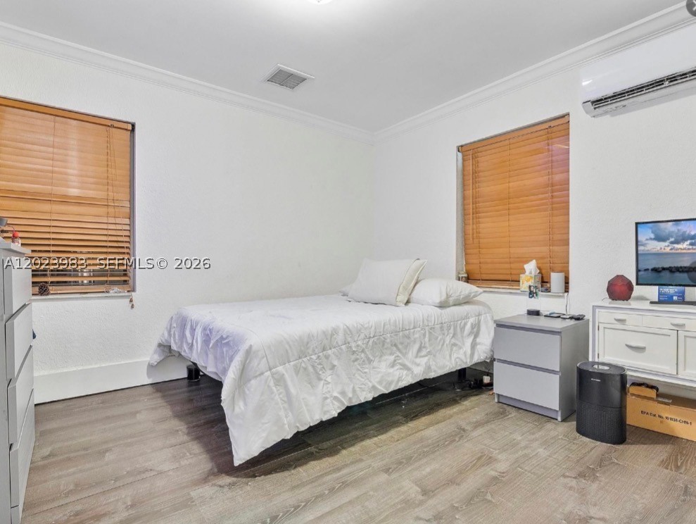 HOLLYWOOD LAKES SECTION - Residential