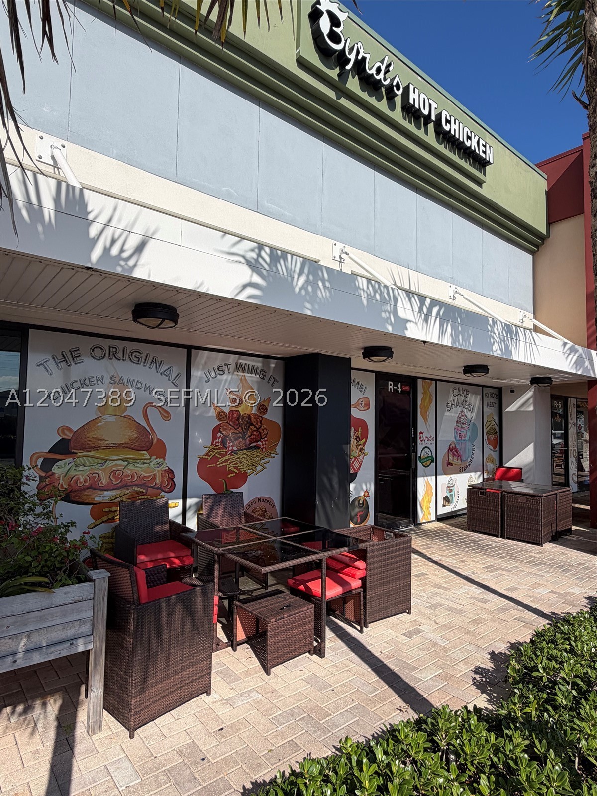 RESTAURANT FULL BUILDOUT FOR SALE READY TO BE OPEN AND BE A SUCCESSFUL BUSINESS .
