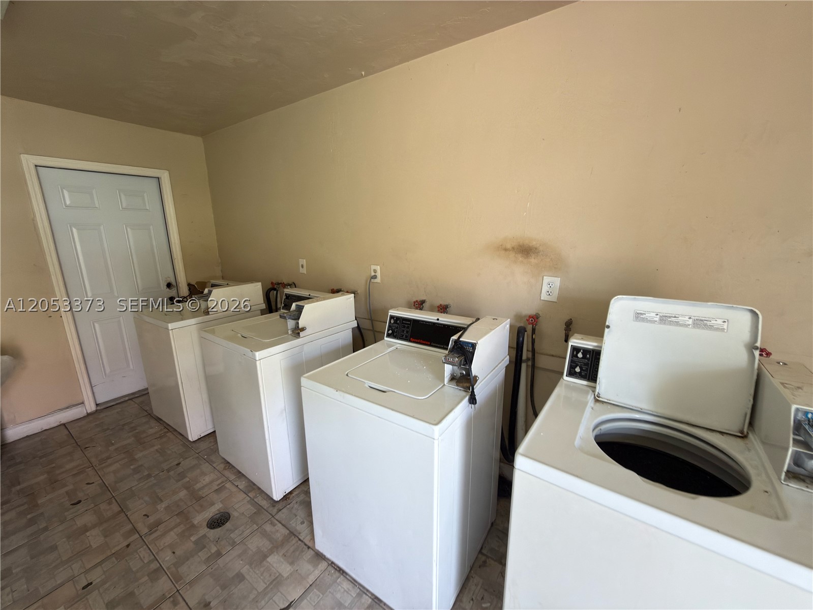 BISCAYNE PARK TERRACE CON - Residential