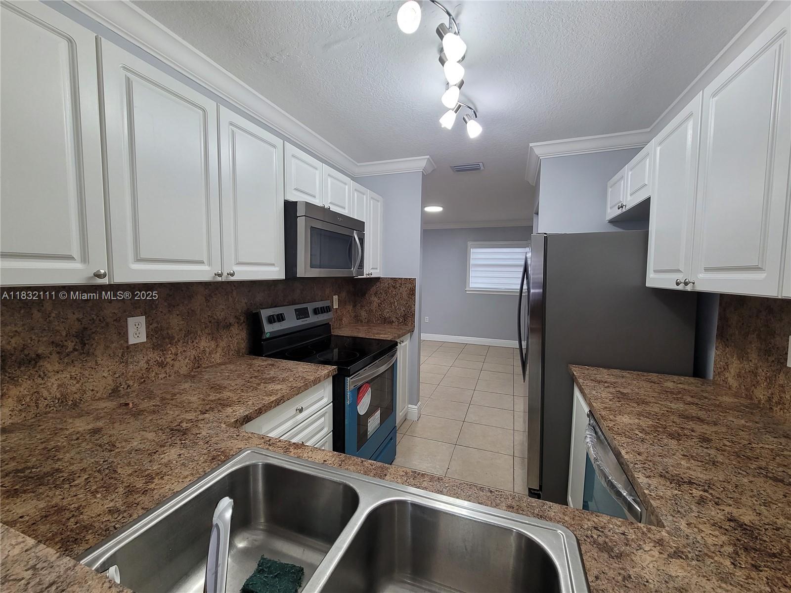 BONITA GOLF VIEW TOWNVILL - Residential