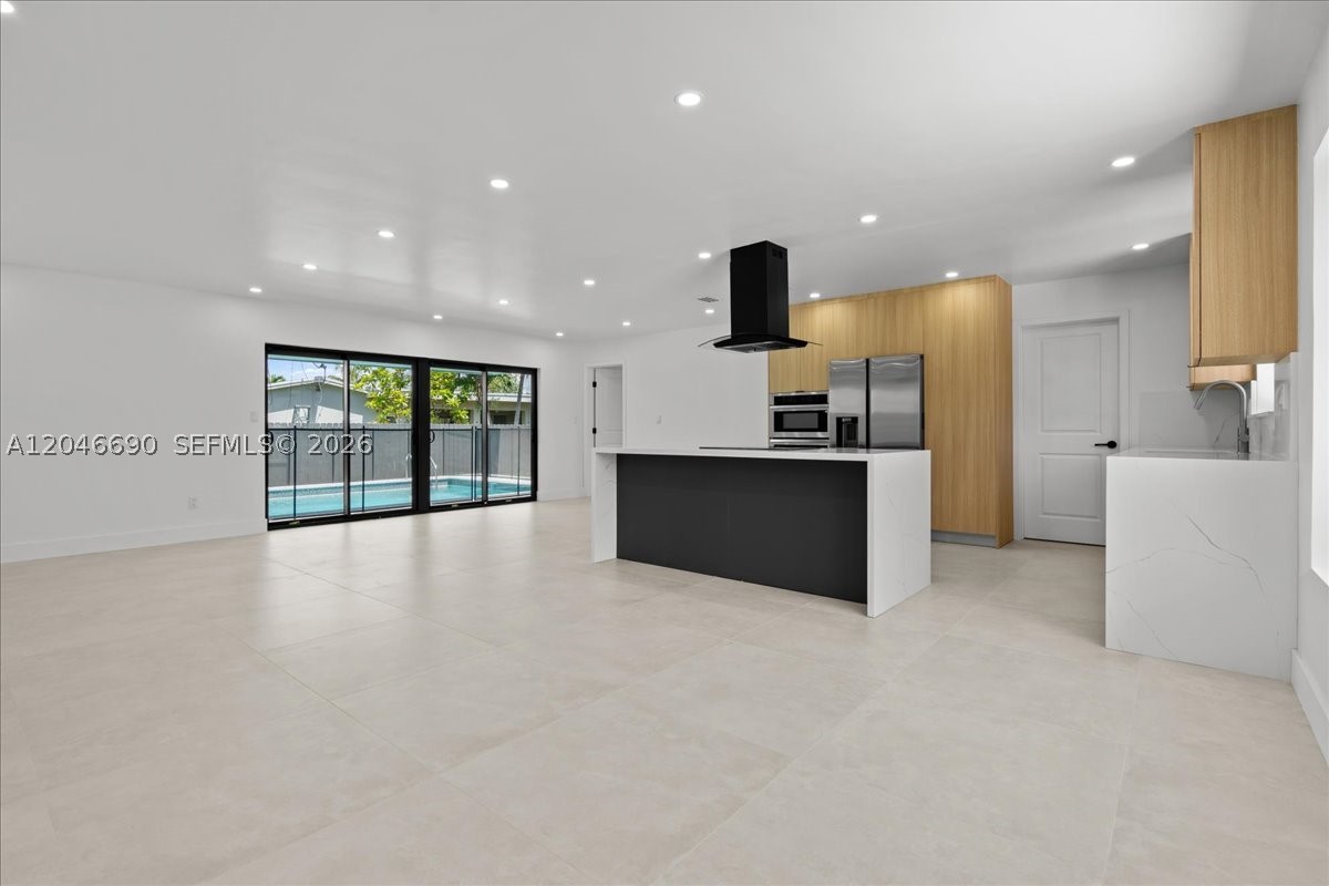 FAIRWAY PINES 1ST ADDN - Residential