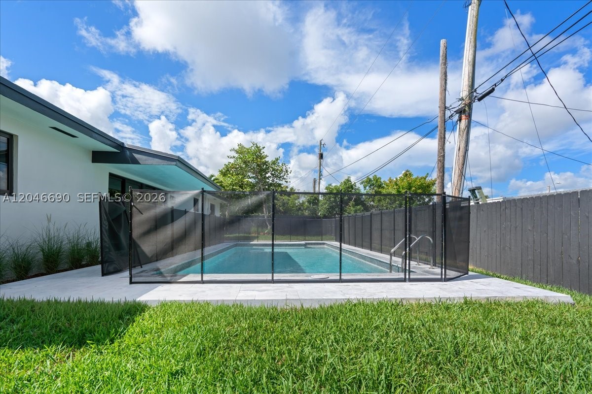 FAIRWAY PINES 1ST ADDN - Residential