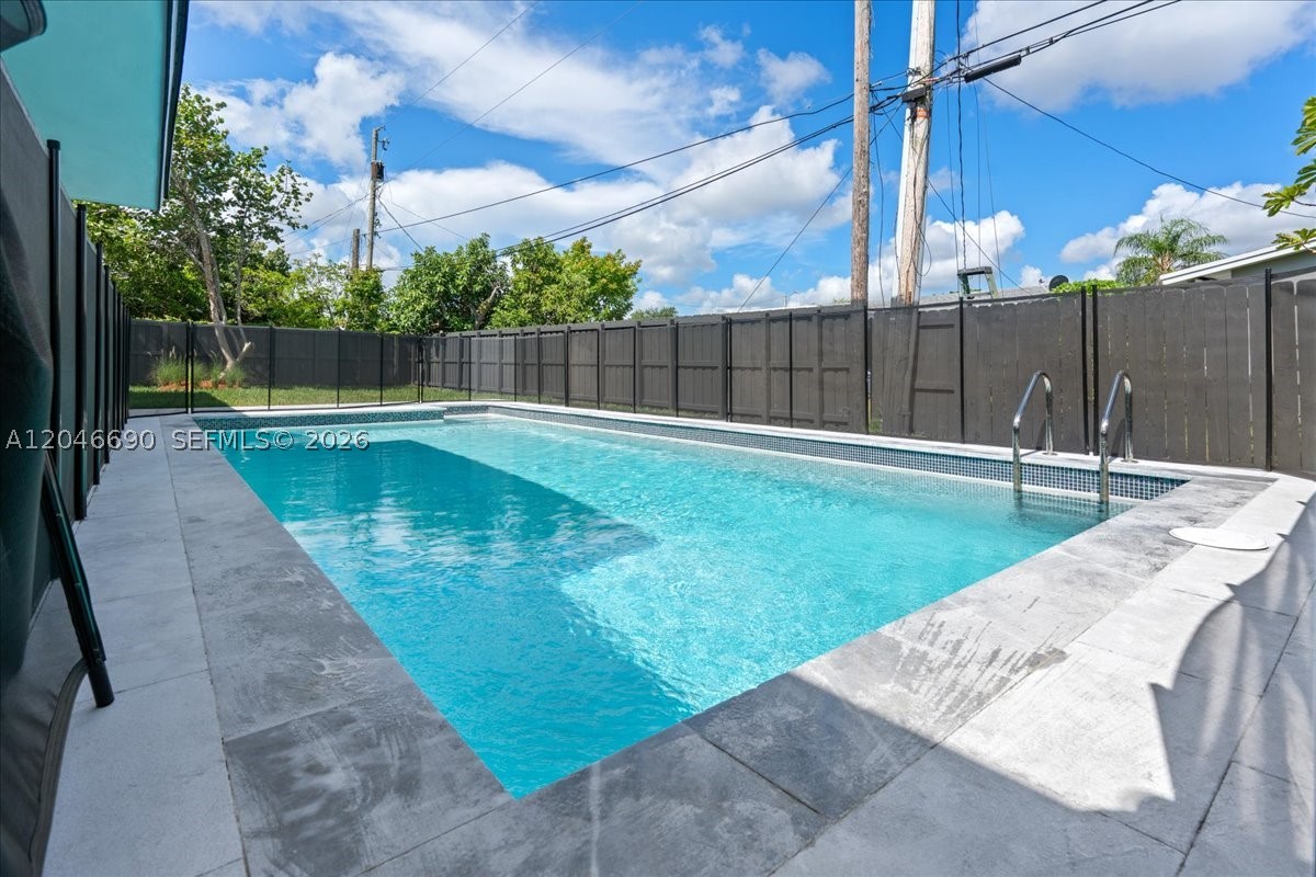 FAIRWAY PINES 1ST ADDN - Residential